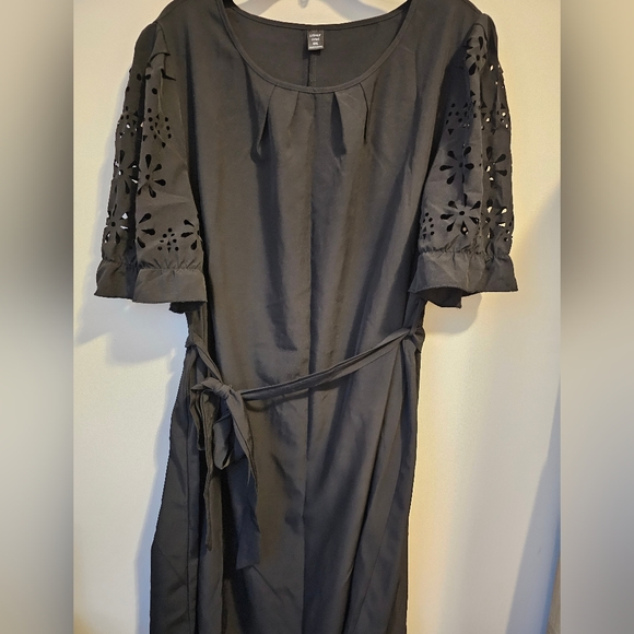 SHEIN Black dress with pattern sleeve - Picture 5 of 8